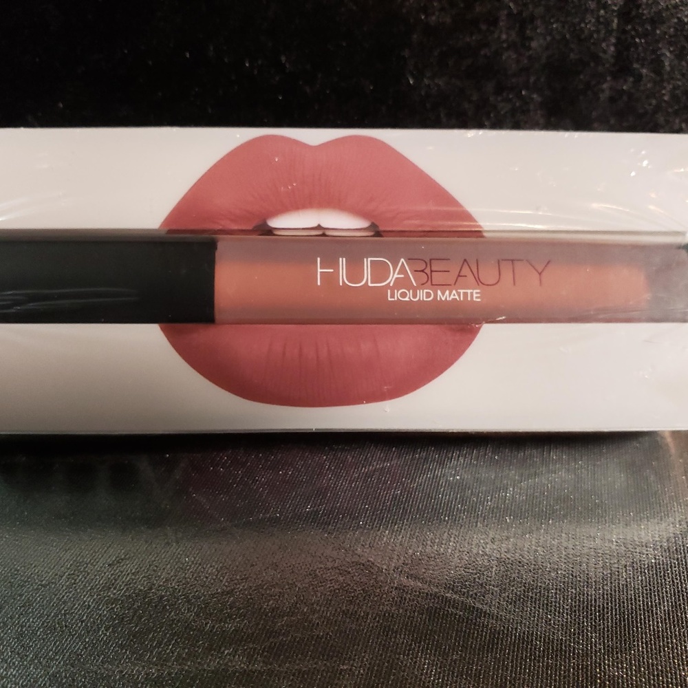 HUDA BEAUTY
